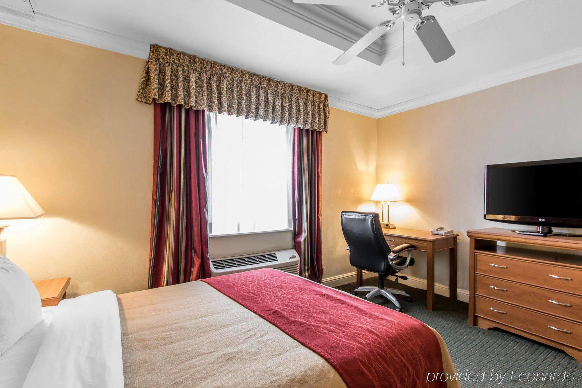 Comfort At Northwest Expressway Hotel