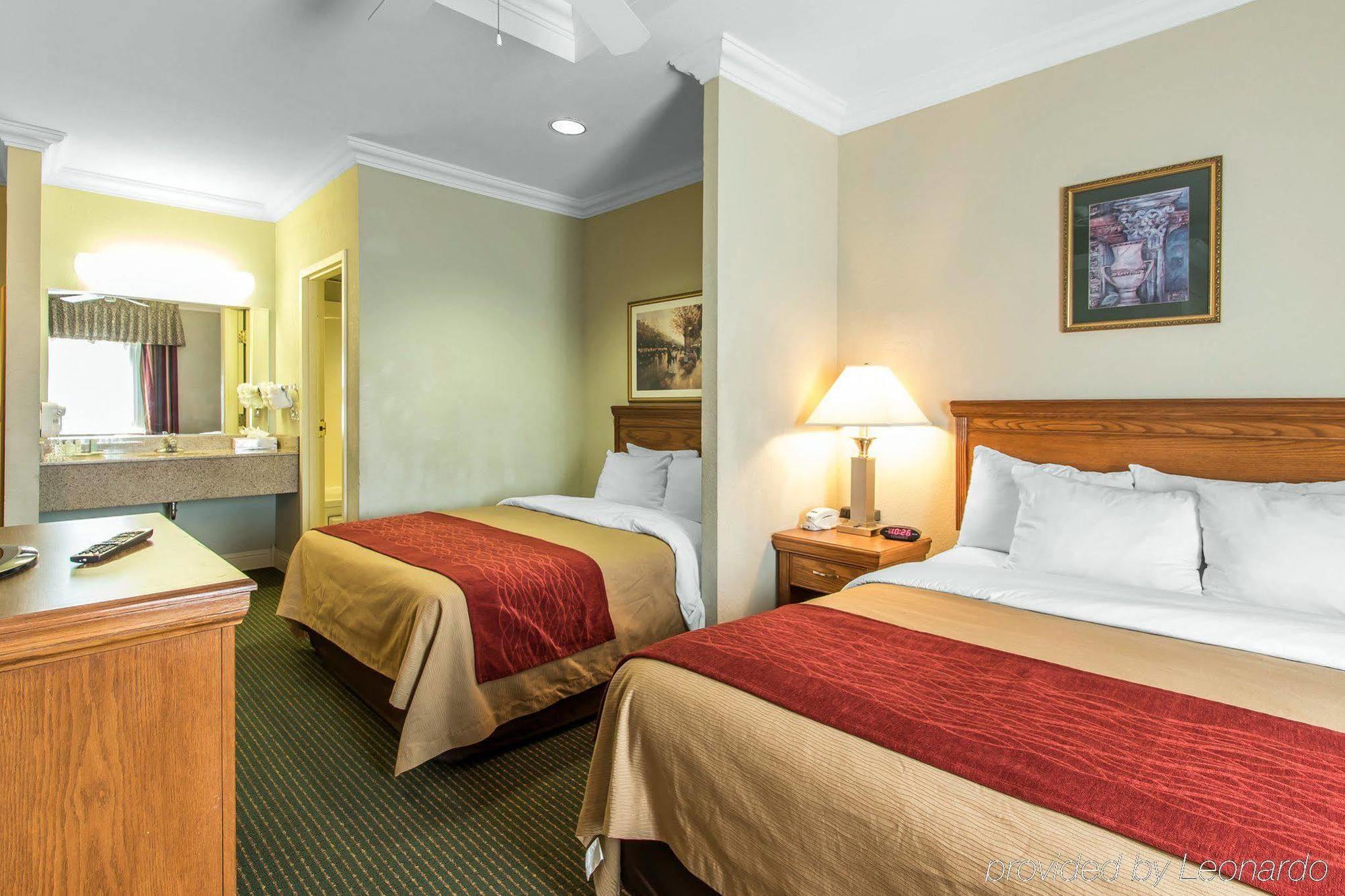 Comfort At Northwest Expressway 3*