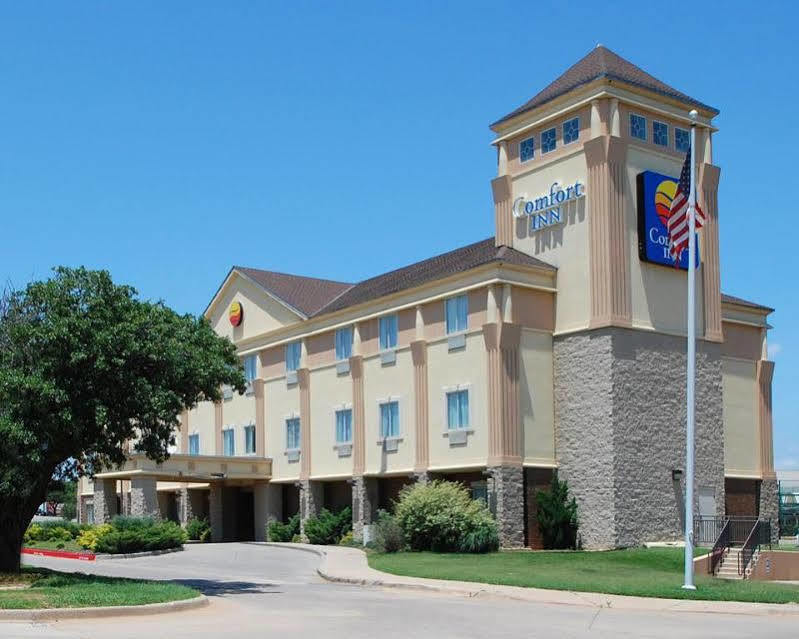Hotel Comfort At Northwest Expressway 3*